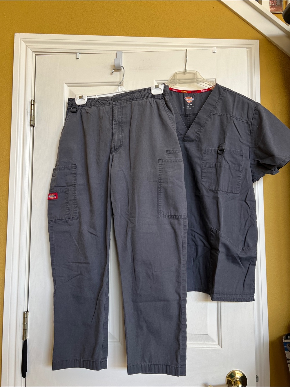 Dickies Scrub sets
( short scrubs for mens)
( Med tops / Small pants )